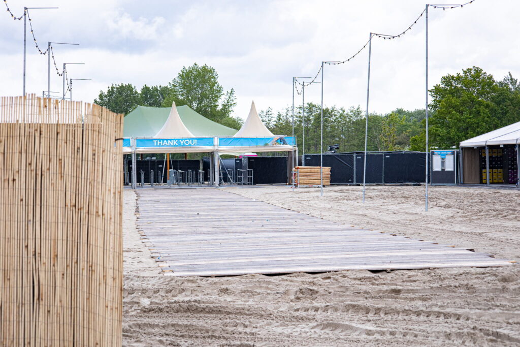 A day at the beach festival 2026 4 - Vlondervloeren.nl